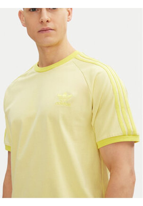 Adidas - adidas T-Shirt adicolor Classics 3-Stripes JN7021 Żółty Slim Fit. Kolor: żółty. Materiał: bawełna