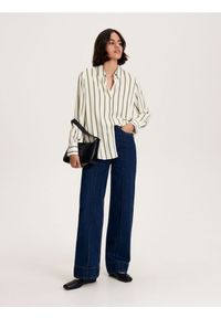 Reserved - Koszula w paski - zielony. Kolor: zielony. Materiał: wiskoza. Wzór: paski #1