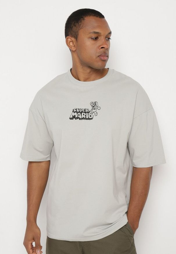 Born2be - Szara Koszulka Bawełniana Oversize z Nadrukiem z Przodu i na Plecach Mannesha. Kolor: szary. Materiał: bawełna. Wzór: nadruk