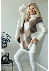 PeeKaBoo - Kolorowy sweter jak ponczo z golfem wzór w romby kremowy. Typ kołnierza: golf. Kolor: kremowy. Wzór: kolorowy. Styl: elegancki