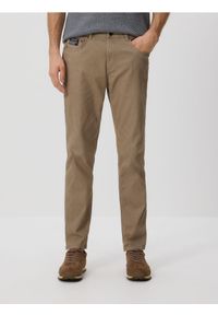 Reserved - Spodnie Slim fit - brązowy. Kolor: brązowy. Materiał: tkanina, bawełna