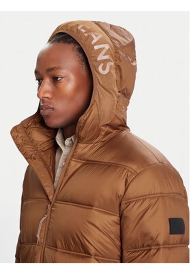 Tommy Jeans Kurtka zimowa DM0DM22044 Brązowy Regular Fit. Kolor: brązowy. Materiał: syntetyk. Sezon: zima