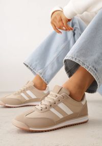 Born2be - Ciemnobeżowe Sneakersy z Geometrycznym Motywem Jannata. Okazja: na co dzień. Kolor: beżowy. Materiał: jeans, dresówka. Wzór: geometria #8