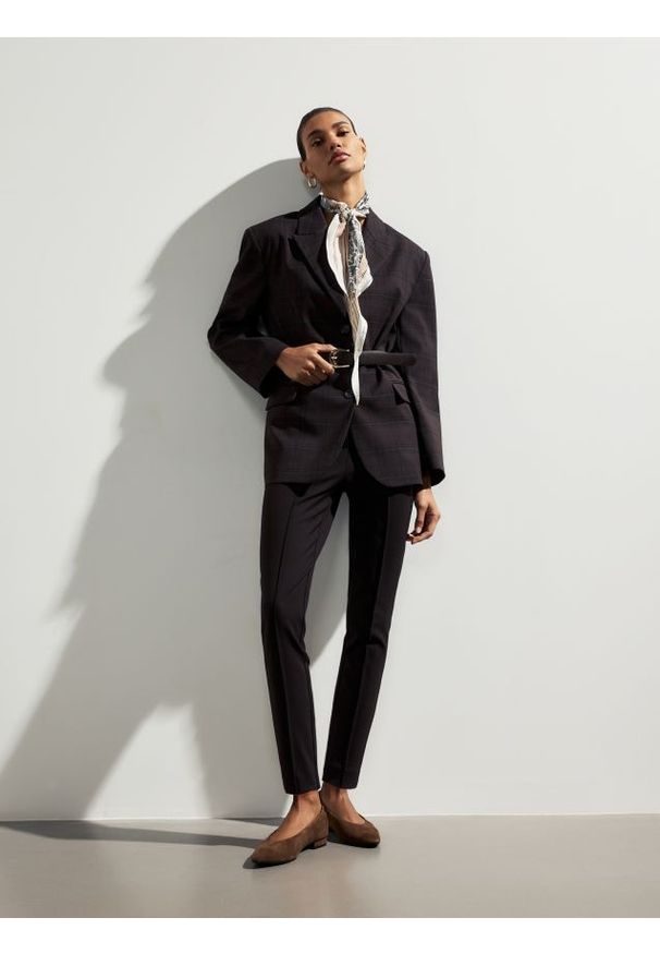 Reserved - Spodnie z przeszyciem - brązowy. Kolor: brązowy. Materiał: tkanina, wiskoza