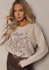 Renee - Brązowy Sweter z Kolorowym Haftem z Przodu Inavessa. Okazja: na co dzień. Kolor: beżowy. Długość rękawa: długi rękaw. Długość: długie. Wzór: haft, kolorowy. Sezon: jesień, zima. Styl: klasyczny, casual #3