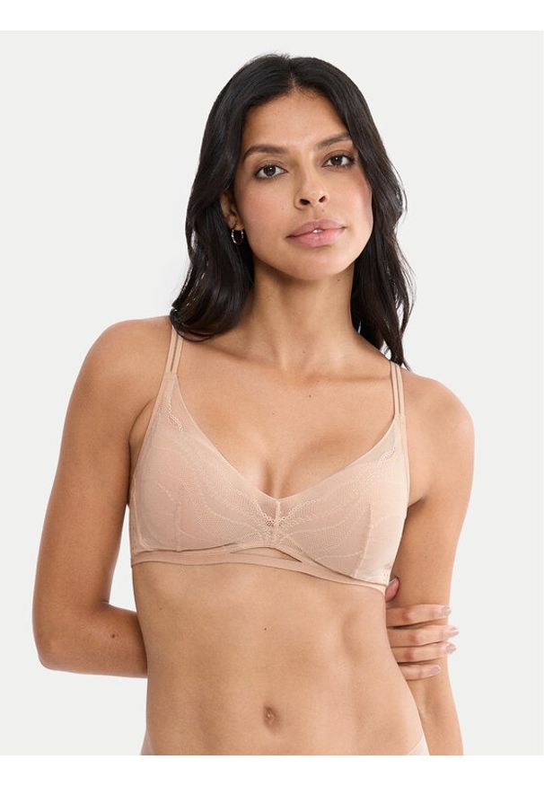 Triumph Biustonosz push-up Breathe & Lift Smart10226602 Beżowy. Kolor: beżowy. Materiał: syntetyk. Rodzaj stanika: push-up