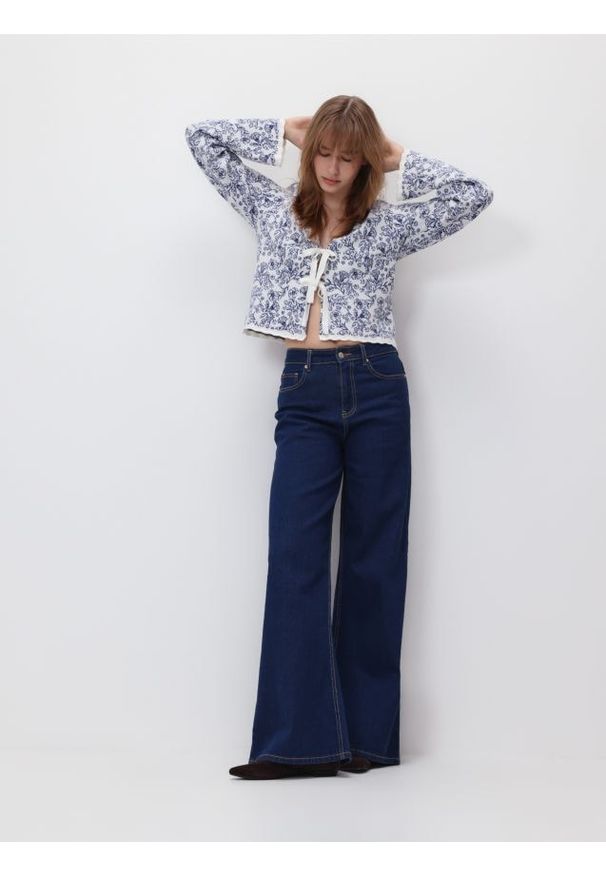 Reserved - Wzorzysty kardigan z wiązaniami - wielobarwny. Materiał: dzianina, wiskoza