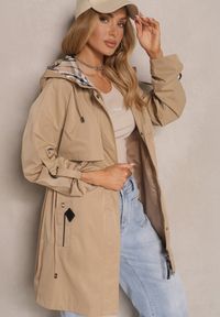 Renee - Ciemnobeżowa Kurtka Typu Parka ze Wzorzystymi Wstawkami w Kapturze i Podpinanych Rękawach Kailenna. Kolor: beżowy. Materiał: tkanina
