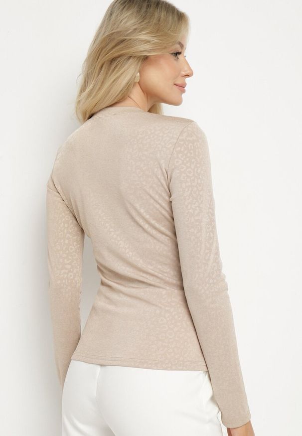 Born2be - Ciemnobeżowa Bluzka z Wiskozą w Panterkowy Wzór Danelis. Okazja: na co dzień. Kolor: beżowy. Materiał: wiskoza. Styl: klasyczny, elegancki, casual