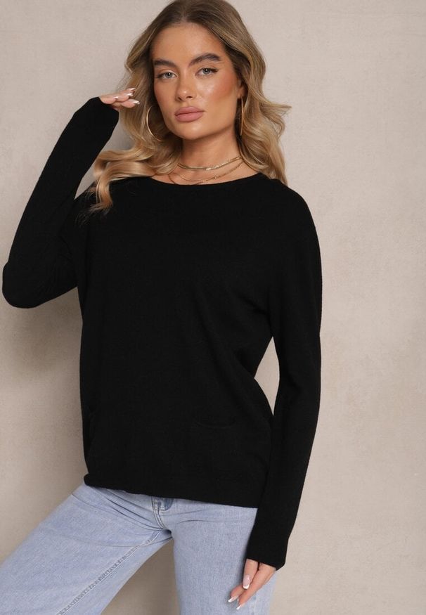 Renee - Czarny Sweter z Kaszmirem Ozdobiony Kieszeniami Saniswena. Kolor: czarny. Materiał: kaszmir. Długość rękawa: długi rękaw. Długość: długie. Wzór: aplikacja. Styl: klasyczny, elegancki