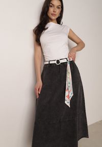 Born2be - Czarna Rozkloszowana Spódnica Jeansowa z Bawełny z Paskiem z Apaszką Ipharianne. Okazja: na co dzień, do pracy, na spotkanie biznesowe. Kolor: czarny. Materiał: jeans, bawełna. Styl: klasyczny, casual, biznesowy #8