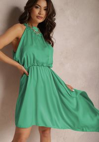 Renee - Zielona Sukienka Ioleira. Typ kołnierza: dekolt halter. Kolor: zielony. Materiał: tkanina, wiskoza. Długość rękawa: bez rękawów. Typ sukienki: asymetryczne. Długość: mini #1