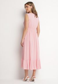 Born2be - Różowa Wiskozowa Sukienka o Kopertowym Kroju z Falbanką Uliria. Kolor: różowy. Materiał: wiskoza. Typ sukienki: kopertowe. Styl: elegancki #2