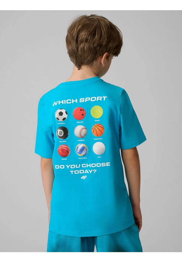 4f - 4F T-shirt regular z nadrukiem chłopięcy - niebieski 140 (9-10 lat). Okazja: na uczelnię, na co dzień. Kolor: niebieski. Materiał: materiał. Wzór: nadruk. Sezon: lato. Styl: sportowy, casual