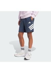 Adidas - Szorty Future Icons z 3 paskami. Kolor: fioletowy. Sport: fitness #1