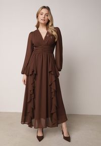 Born2be - Brązowa Romantyczna Sukienka Koktajlowa z Falbanami i Marszczeniem w Pasie Aranilla. Typ kołnierza: kołnierz z falbankami. Kolor: brązowy. Materiał: materiał, tkanina. Wzór: aplikacja, gładki. Typ sukienki: rozkloszowane. Styl: wizytowy #8