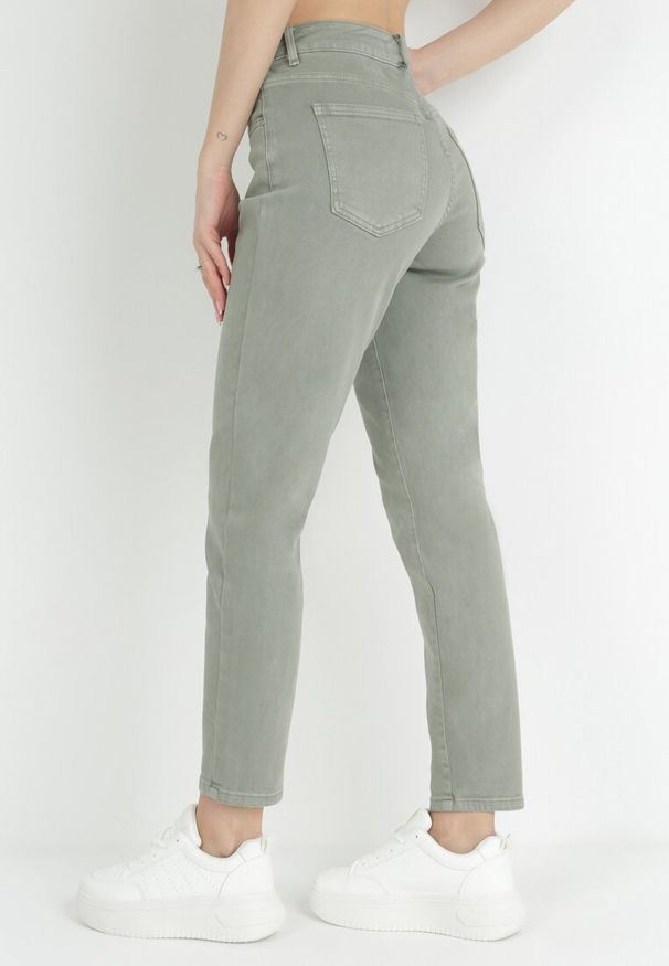 Born2be - Zielone Jeansy Mom Fit z Wysokim Stanem Marzia. Okazja: na co dzień. Stan: podwyższony. Kolor: zielony. Styl: casual