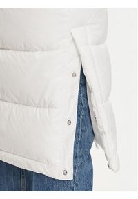 Tommy Jeans Płaszcz zimowy DW0DW19918 Biały Regular Fit. Kolor: biały. Materiał: syntetyk. Sezon: zima