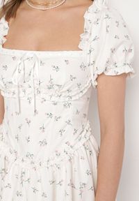 Born2be - Biała Sukienka Vices z Bufkami Falbankami i Wiązaniem w Kwiaty Tolalira. Okazja: na co dzień. Typ kołnierza: kołnierz z falbankami. Kolor: biały. Materiał: skóra. Wzór: kwiaty. Styl: elegancki, casual, klasyczny #4