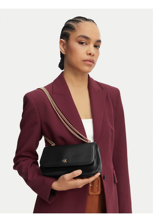 Calvin Klein Torebka Ck Convertible Chain Small Bag LV04F3172G Czarny. Kolor: czarny. Materiał: skórzane