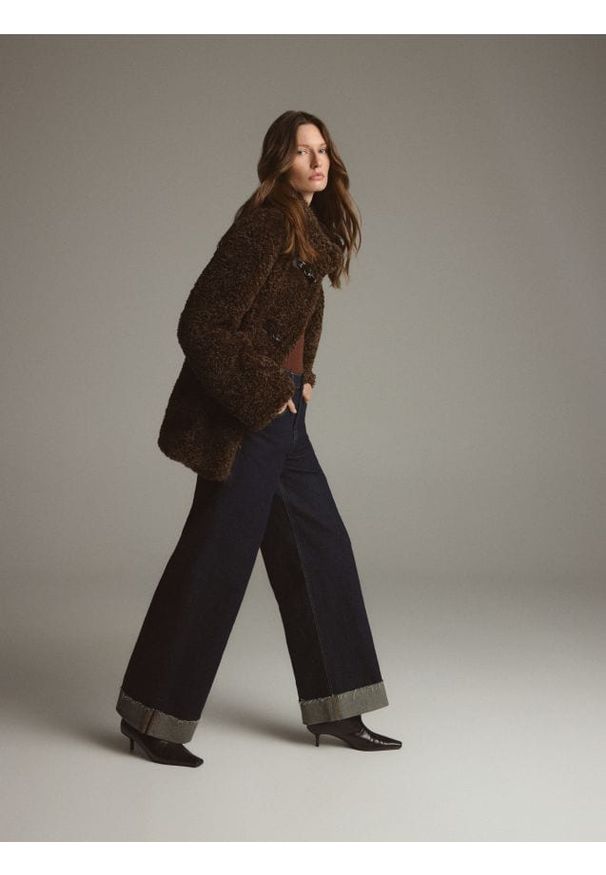 Reserved - Kurtka ze sztucznego baranka - brązowy. Kolor: brązowy