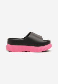 Born2be - Czarne Klapki na Grubej Tłoczonej Podeszwie Vallirea. Okazja: na co dzień, na spacer. Kolor: czarny. Wzór: kwiaty. Sezon: lato. Styl: casual, elegancki #6