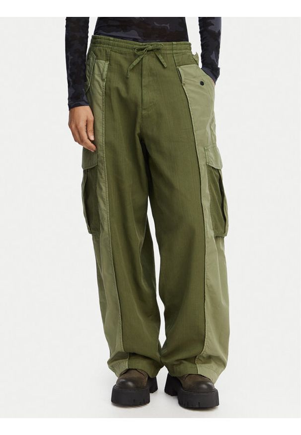 G-Star RAW - G-Star Raw Spodnie cargo D29010-E519 Zielony ciemny Straight Fit. Kolor: zielony. Materiał: bawełna