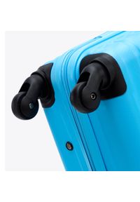 Wittchen - Średnia walizka z zawieszką niebieska. Kolor: niebieski. Materiał: guma. Wzór: kolorowy. Styl: elegancki, wakacyjny #2