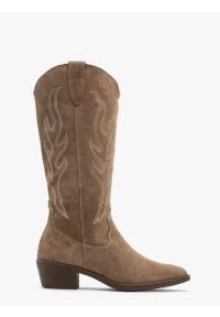 Ryłko - Welurowe kozaki typu kowbojki z dekoracyjnym haftem. Zapięcie: zamek. Kolor: beżowy. Materiał: skóra. Wzór: haft. Styl: street #1