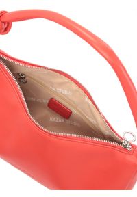 Kazar - Pomarańczowa skórzana torebka o prostokątnym kształcie. Kolor: pomarańczowy. Wzór: kolorowy. Sezon: lato. Materiał: skórzane. Styl: casual, klasyczny #2