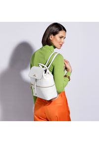 Wittchen - Damski plecak worek skórzany z poziomym suwakiem. Kolor: biały. Materiał: skóra. Wzór: gładki #4