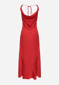 Born2be - Czerwona Sukienka Vices z Ozdobnym Tyłem i Wiązaniem Zimea. Okazja: na wesele, na randkę, na ślub cywilny, na imprezę. Kolor: czerwony. Styl: klasyczny #3