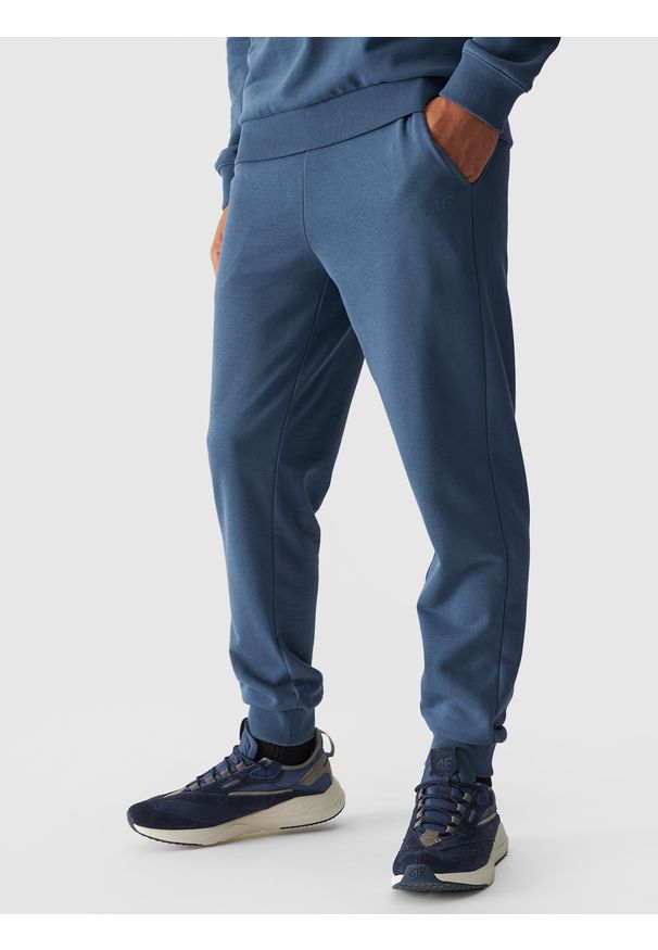 4f - 4F Spodnie dresowe joggery męskie - granatowe XL. Kolor: niebieski. Materiał: dresówka. Wzór: gładki, ze splotem
