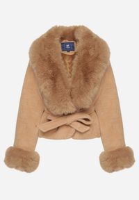 Born2be - Brązowa Pluszowa Kurtka z Futrzanym Kołnierzem i Mankietami Wiązana w Pasie Arevitte. Okazja: na spacer. Kolor: brązowy. Materiał: futro. Długość: krótkie #2