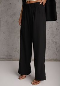 Renee - Czarny Komplet Garniturowy Marynarka z Krótkim Rękawem i Spodnie Wide Leg Coramara. Kolor: czarny. Wzór: aplikacja #7