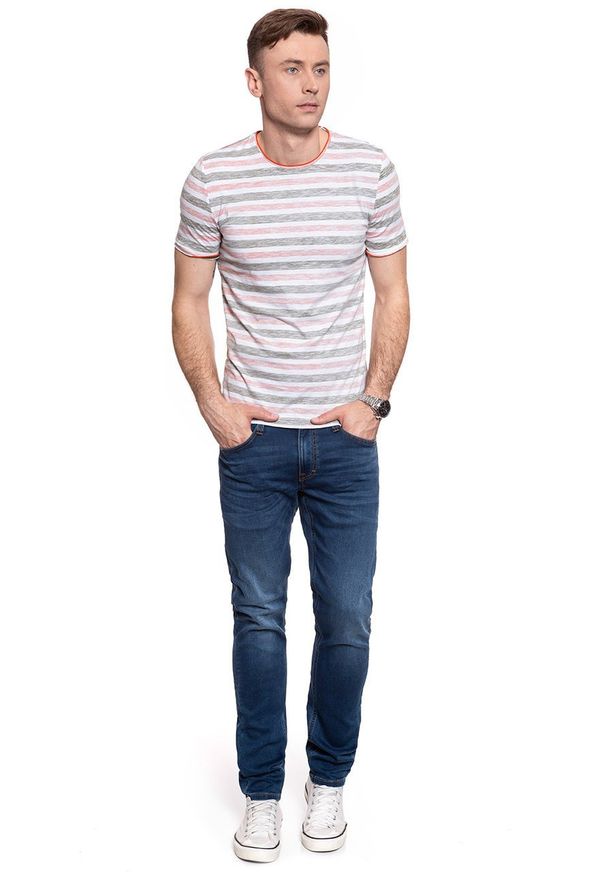 Mustang - MĘSKI T-SHIRT MUSTANG ALEX C PRINT 1009949 11833. Wzór: nadruk