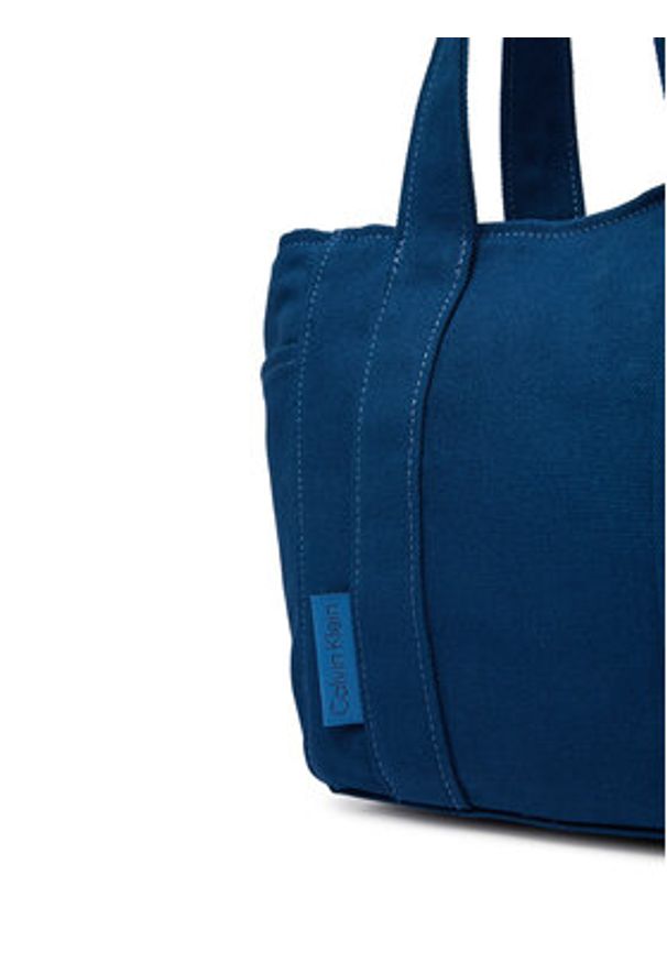 Calvin Klein Torebka Webbing Strap Canvas Small Tote LV04F3384G Niebieski. Kolor: niebieski