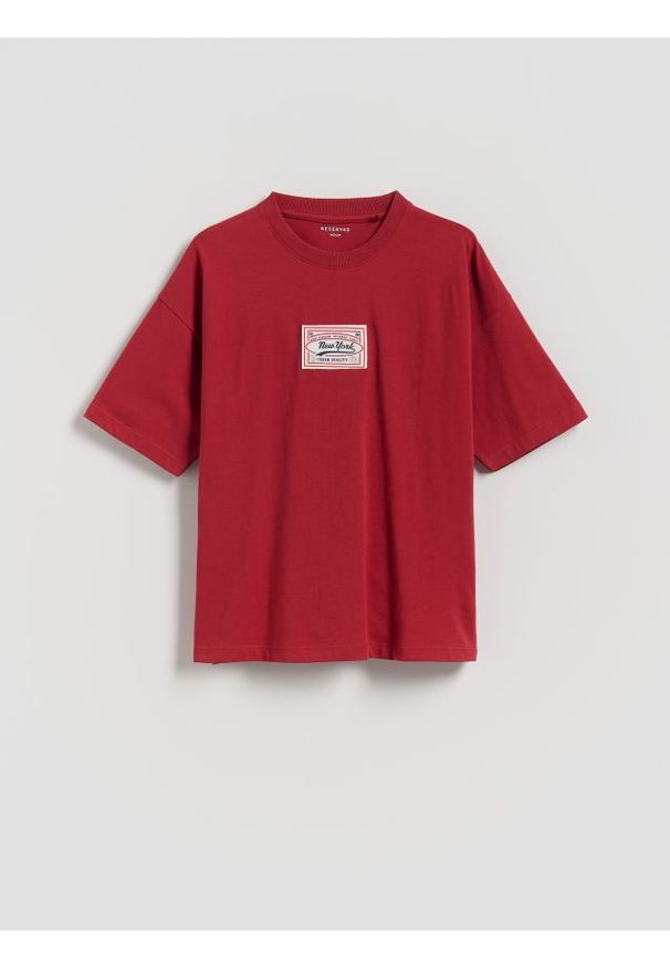 Reserved - T-shirt z naszywką - czerwony. Kolor: czerwony. Materiał: bawełna, dzianina. Wzór: aplikacja