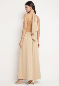 Born2be - Beżowa Koktajlowa Sukienka Multiway z Wiskozą i Wiązaniem na Szyi Lilazza. Okazja: na imprezę. Typ kołnierza: dekolt w kształcie V. Kolor: beżowy. Materiał: wiskoza. Typ sukienki: rozkloszowane. Styl: wizytowy #4