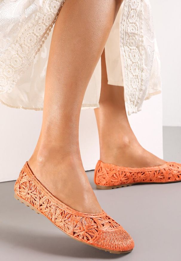 Renee - Pomarańczowe Ażurowe Balerinki z Kwadratowym Noskiem Nivono. Zapięcie: bez zapięcia. Kolor: pomarańczowy. Szerokość cholewki: wąska. Wzór: ażurowy. Styl: boho