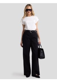 Big-Star - Koszulka damska z podwijanym rękawem biała Adela 100. Kolor: biały. Materiał: dzianina, żakard. Długość rękawa: krótki rękaw. Długość: krótkie. Wzór: gładki, jednolity. Styl: klasyczny #2