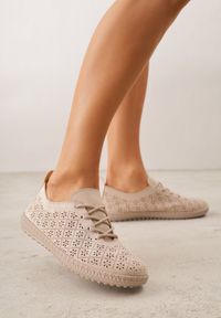 Born2be - Ciemnobeżowe Tenisówki z Ażurową Cholewką Tidella. Okazja: na co dzień. Kolor: beżowy. Materiał: jeans. Szerokość cholewki: normalna. Wzór: ażurowy. Styl: casual #1