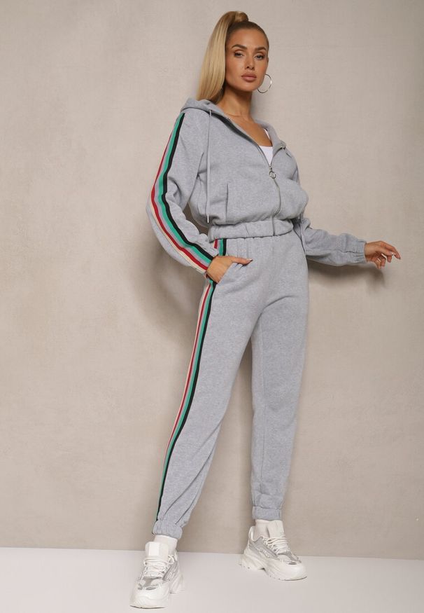 Renee - Szary Komplet Dresowy z Kolorowym Lampasem Bluza z Kapturem i Spodnie Joggery Nevarielles. Kolor: szary. Materiał: dresówka. Wzór: kolorowy