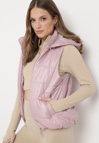 Born2be - Różowa Kamizelka z Odpinanym Kapturem i Kieszeniami Pikowana Aggevia. Kolor: różowy #1