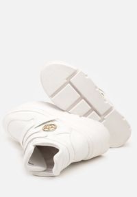 Born2be - Białe Botki Vices w Stylu Sneakersów na Platformie Afirriva. Okazja: na co dzień. Zapięcie: rzepy. Kolor: biały. Materiał: jeans. Wzór: aplikacja. Obcas: na platformie. Styl: retro, casual, klasyczny. Wysokość obcasa: średni #7