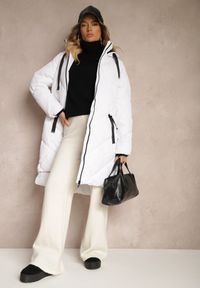 Renee - Biała Pikowana Kurtka z Przeszyciem w Kratę Kapturem i Kieszeniami Zenetta. Typ kołnierza: kaptur. Kolor: biały. Materiał: jeans. Długość: długie. Styl: klasyczny, elegancki, sportowy #3