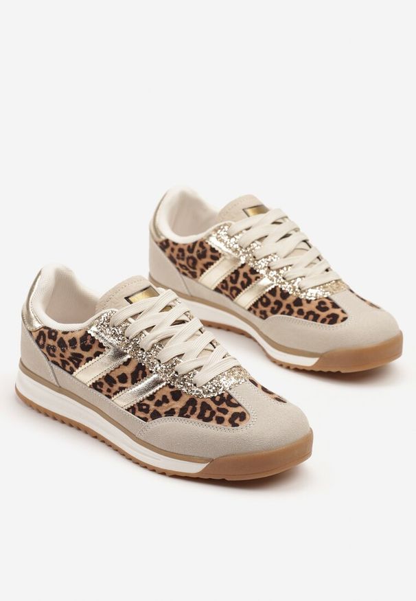 Renee - Panterkowe Sneakersy z Geometrycznym Wzorem w Panterkę Eravania. Okazja: na co dzień. Materiał: jeans. Wzór: geometria, motyw zwierzęcy