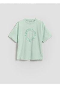 Reserved - T-shirt oversize z nadrukiem - jasnoturkusowy. Kolor: turkusowy. Materiał: bawełna, dzianina. Wzór: nadruk