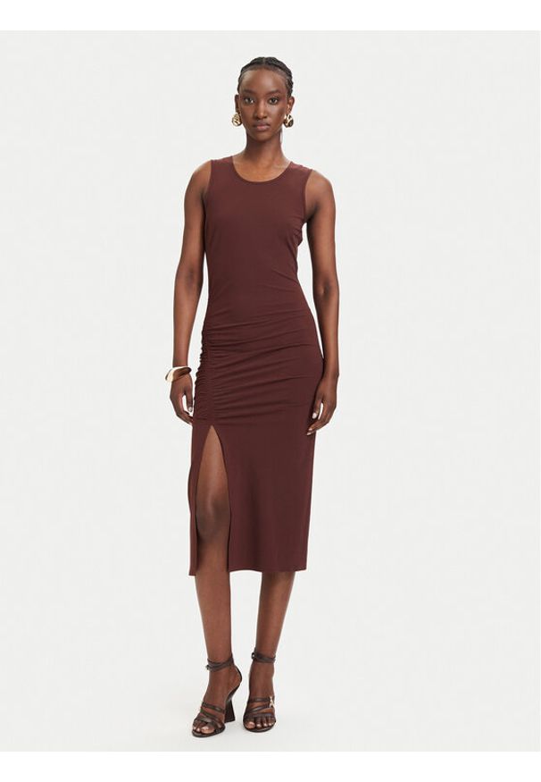 Patrizia Pepe Sukienka codzienna 2A3081/JZ26-B887 Brązowy Slim Fit. Okazja: na co dzień. Kolor: brązowy. Materiał: syntetyk. Typ sukienki: proste. Styl: casual