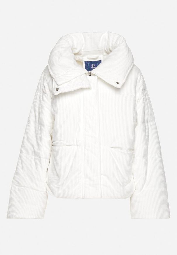Born2be - Biała Sztruksowa Kurtka z Wysokim Kołnierzem Realitia. Okazja: na co dzień. Typ kołnierza: golf. Kolor: biały. Materiał: sztruks. Styl: elegancki, casual
